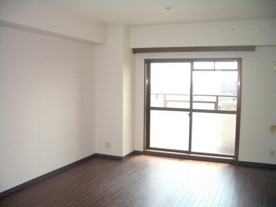 Living and room. Because on the south-facing sunny good upper floors is the view may be the charm.