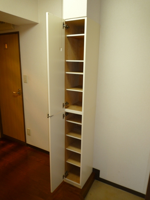 Entrance. Entrance next to, Cupboard