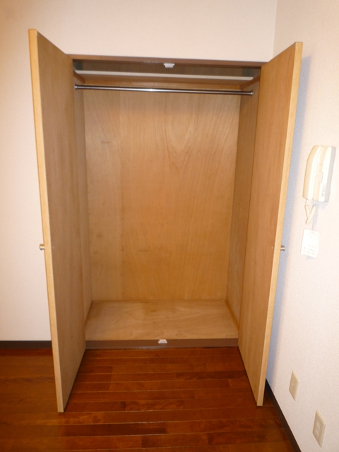 Receipt. Large closet