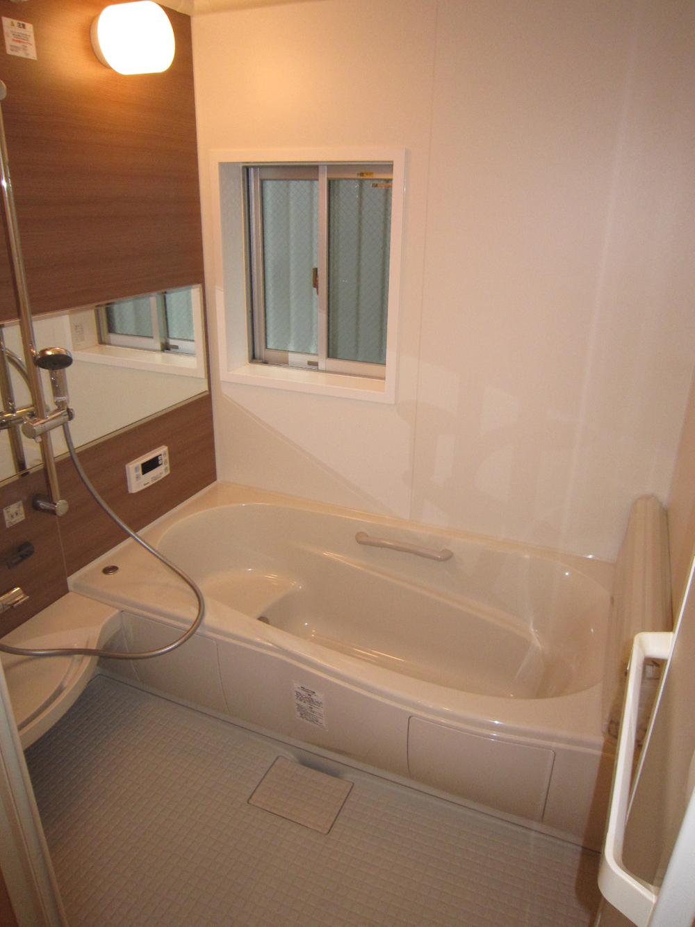 Bathroom. ■ Reheating bus with bathroom dry heating function