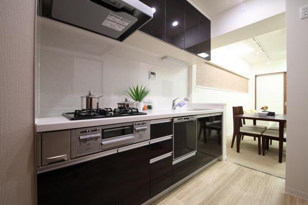 Kitchen. Local (10 May 2013) Shooting