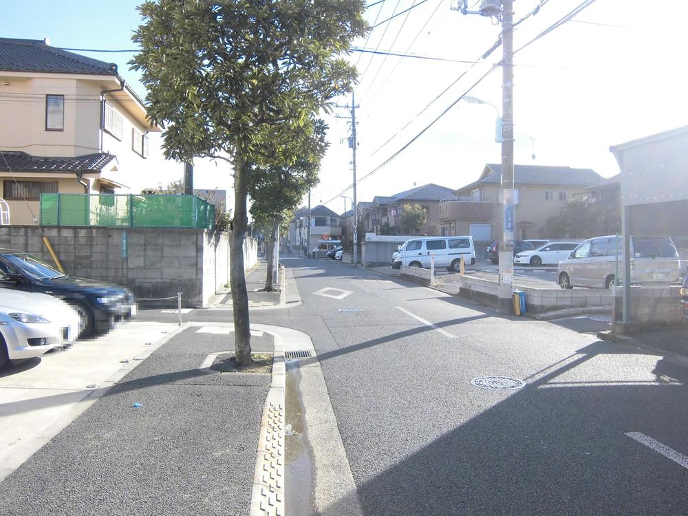 Local photos, including front road. It is a front road