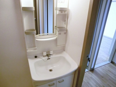 Washroom. Independent wash basin ・ There are dressing room.