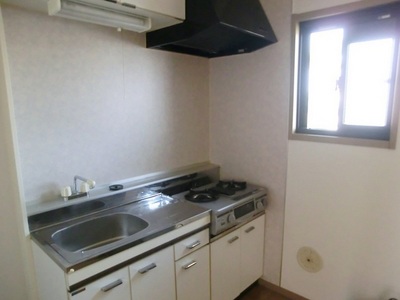 Kitchen. Two-burner gas stove is installed Allowed.