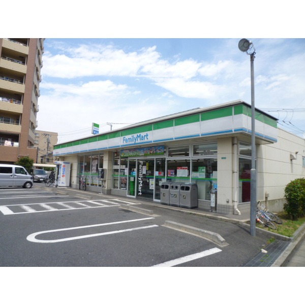 Convenience store. FamilyMart harue chome store up (convenience store) 75m