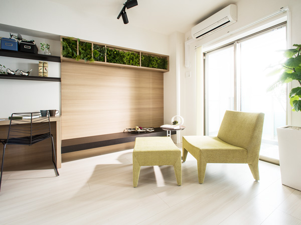 Interior.  [Western-style (3)] A flexible space utilization, Directing your own way of living. Living with the door of the adjacent Western is, It has become a sliding door that can smooth opening and closing. No flat floor step if fully open, You can be in a broader living.