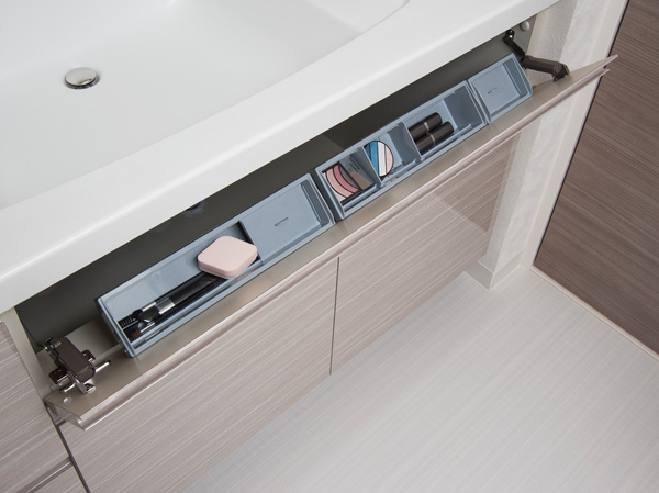 Bathing-wash room.  [Cosmetics pocket] Installing a retractable cosmetics pocket under the sink bowl. Is the idea that helps you make better use of easily taken out the cosmetics.