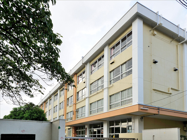 Surrounding environment. Municipal seventh Kasai Elementary School (1-minute walk / About 80m)