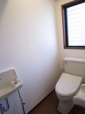 Toilet. toilet / window ・ With hand-washing facilities