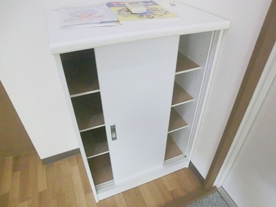 Receipt. With shoe box.