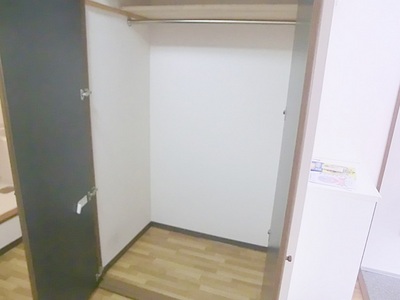 Receipt. Popular closet.