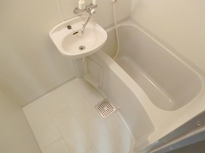 Bath. 2-point unit bus.