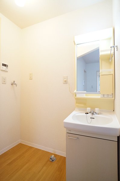 Washroom. Washroom ・ Laundry Area