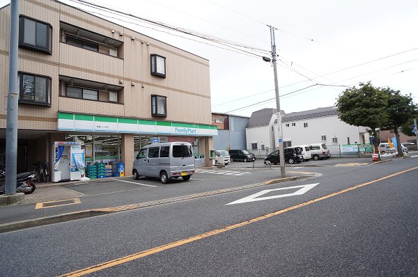 Convenience store. Family Mart (convenience store) to 400m