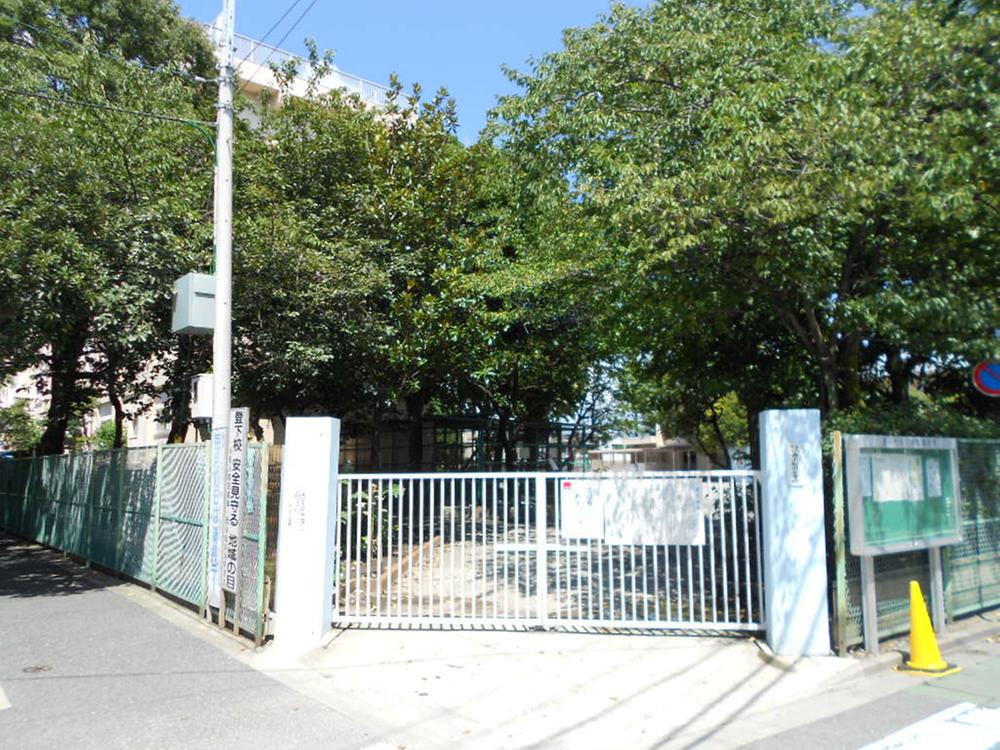 Primary school. 261m to Edogawa Ward Nishikomatsugawa Elementary School