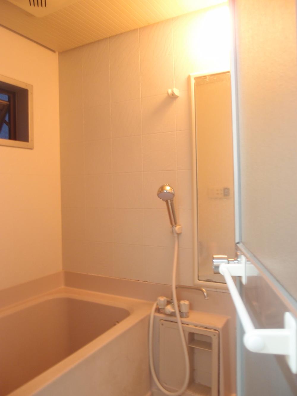 Bathroom. Indoor (12 May 2013) Shooting Bathroom is with a window.