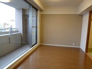 Living. ~ New interior renovation completed ~   ◆ LDK of southeast ◆ Pet breeding Allowed (bylaws Yes) ◆ View is good ◆