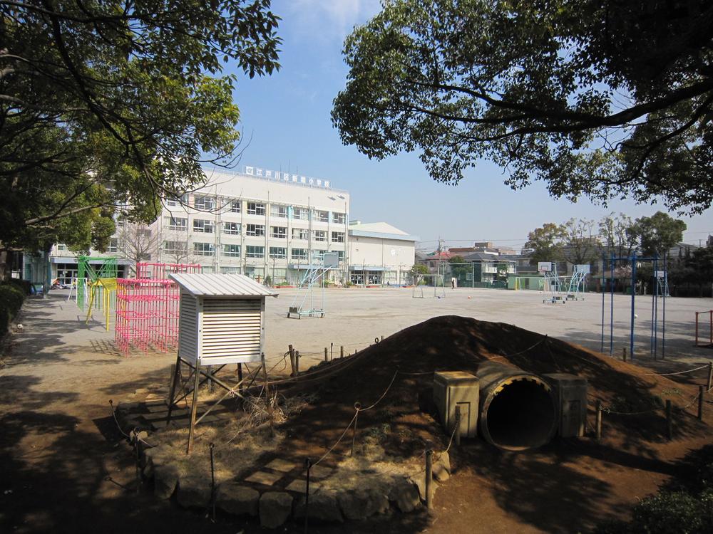 Primary school. Shinbori until elementary school 330m
