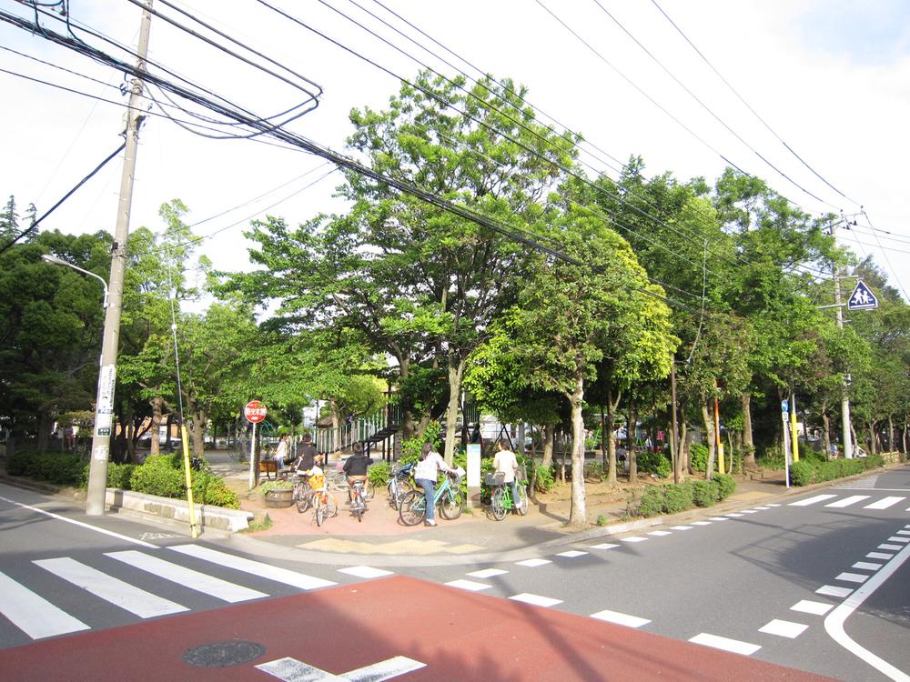 park. 120m up to eight stone park