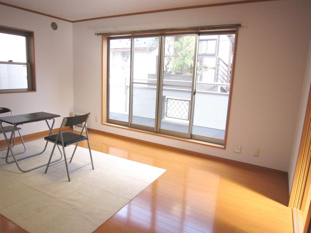 Living.  ■ LDK14 Pledge It has been applied an electric floor heating in the living room!