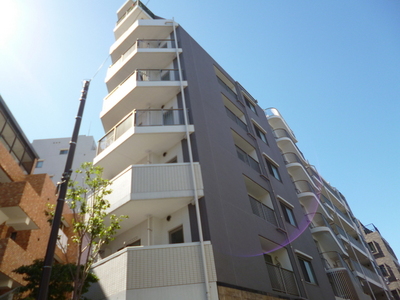 Building appearance. It is a nice high-rise apartment