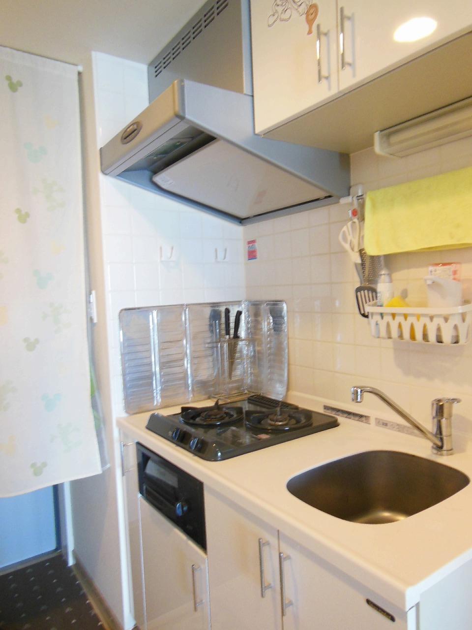 Kitchen. It is a kitchen with a top shelf cupboard (November 2013) Shooting