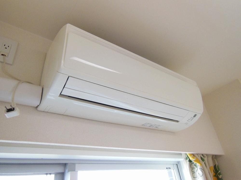 Other introspection. AC, which is equipped in the living room