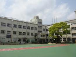 Primary school. Under Koiwa up to elementary school (elementary school) 429m