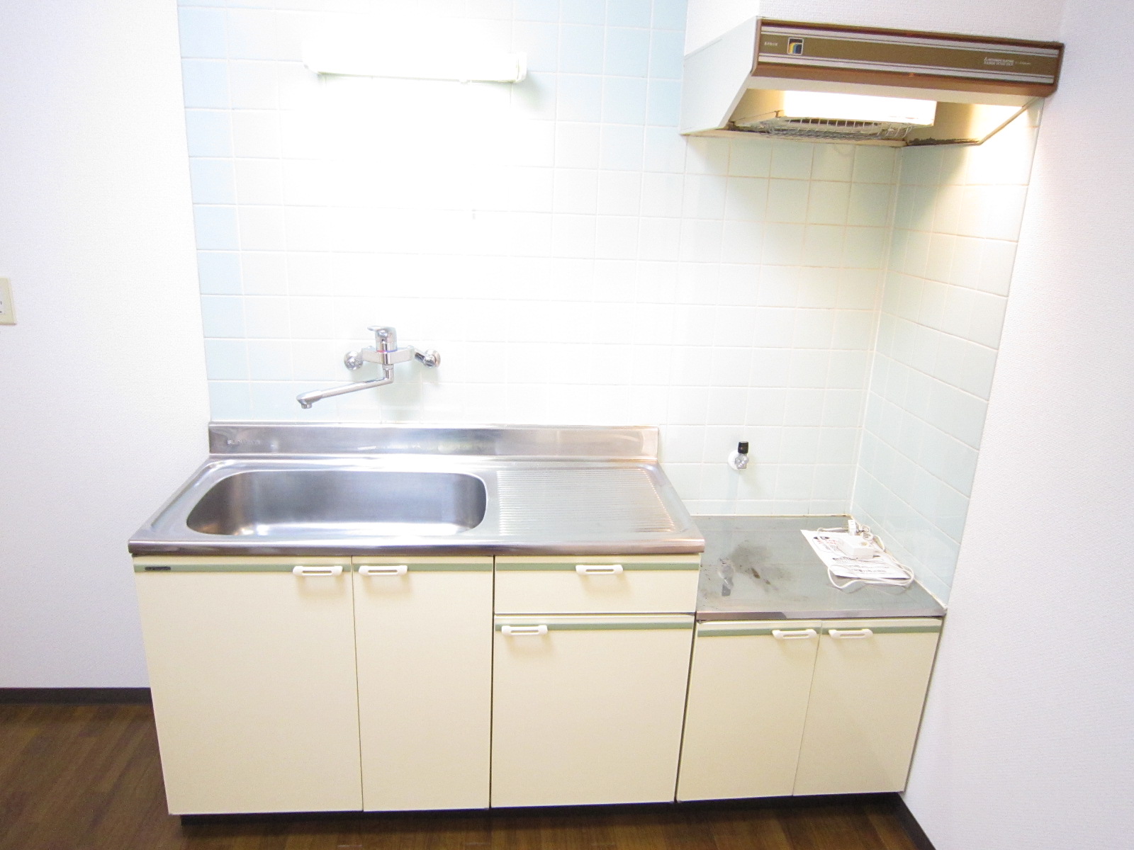 Kitchen. You can put even a gas stove installation Allowed kitchen for two-seater table!