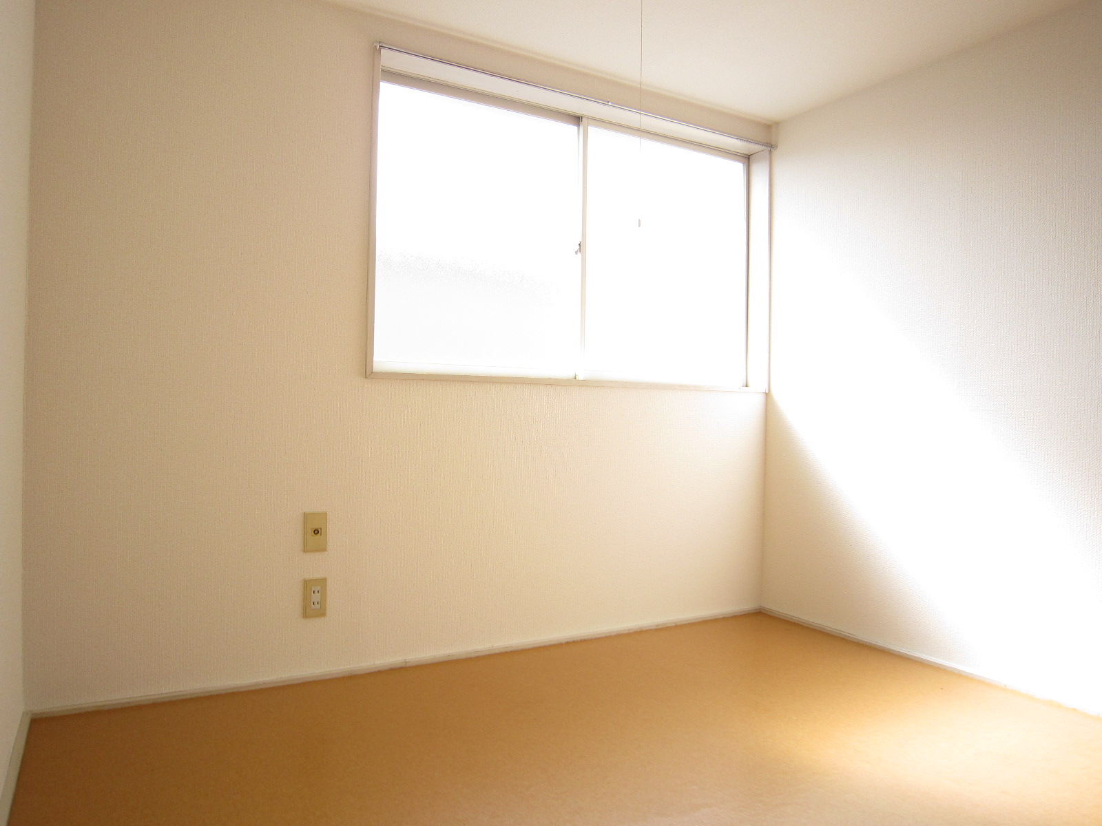 Other room space. High ceiling loft is also as residence space ◎