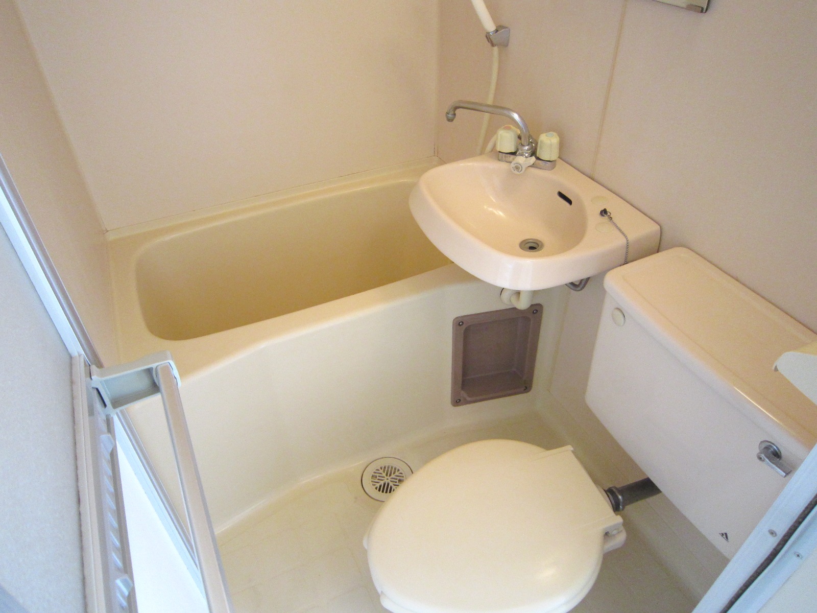 Bath. In 3-point unit around the water clean ☆