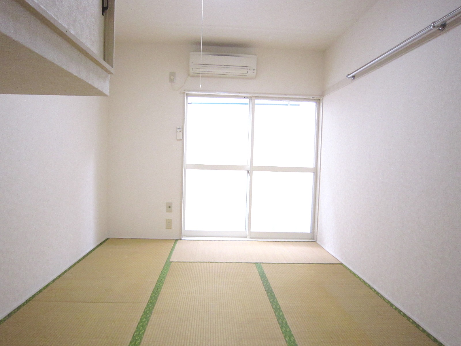 Living and room. You can use widely-room with a loft!