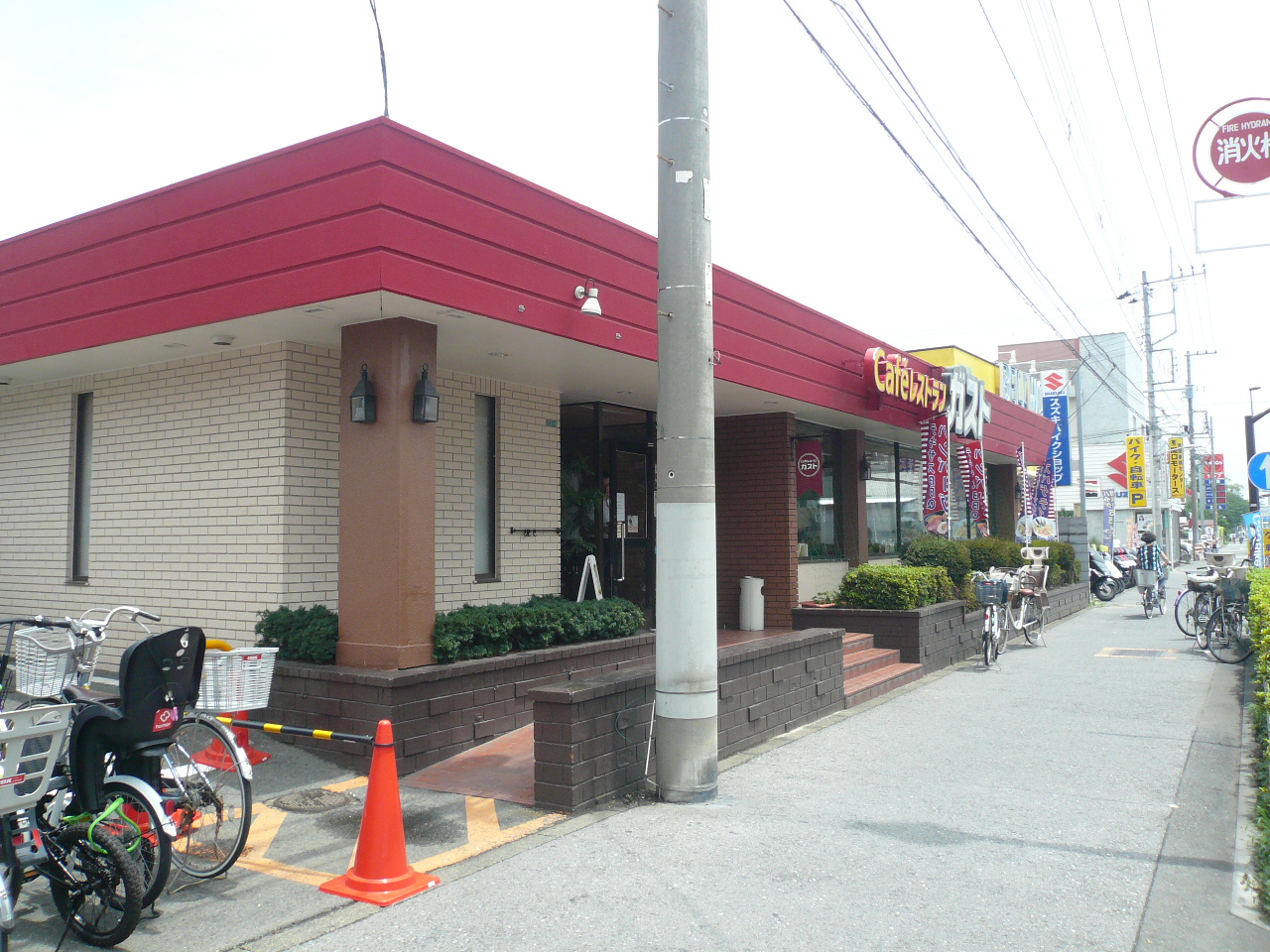 restaurant. 298m to gust Higashikomatsugawa store (restaurant)
