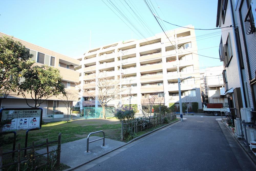 Local appearance photo. Sunny apartment Is the park prior to the apartment of the eye