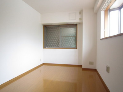 Other room space. 2 side lighting of the room