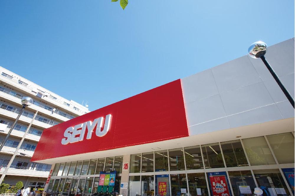 Supermarket. 480m 24-hour until Seiyu. Anytime you can buy.