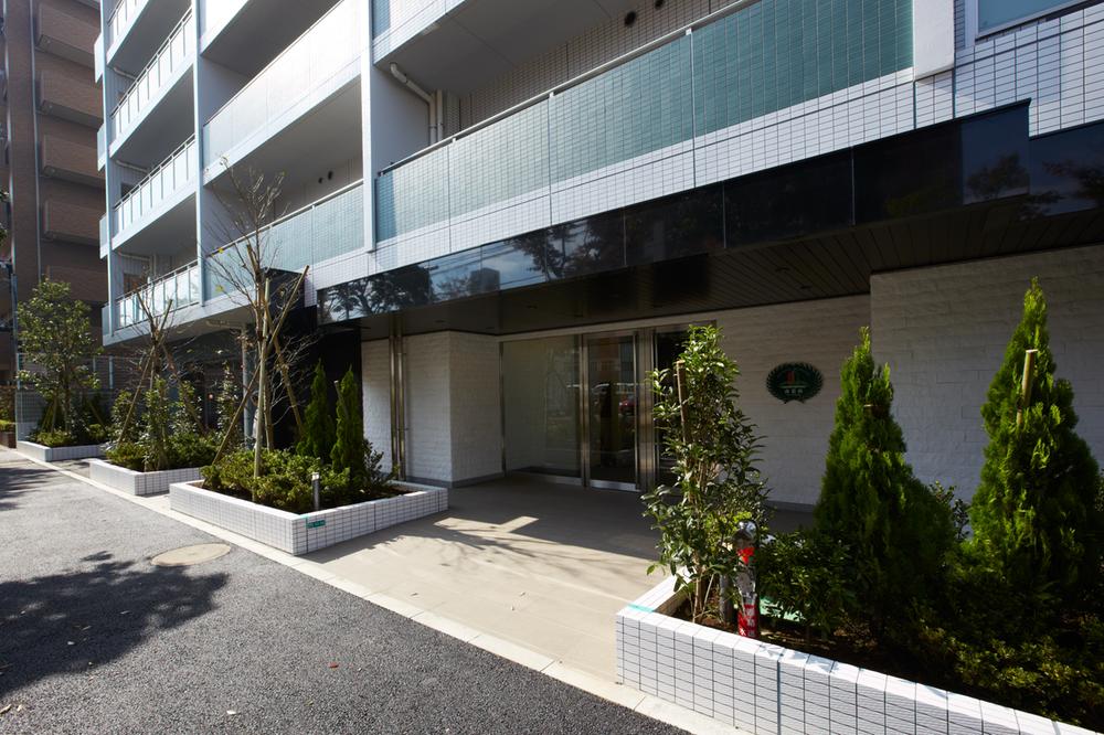 Entrance. 2013 November 1, shooting