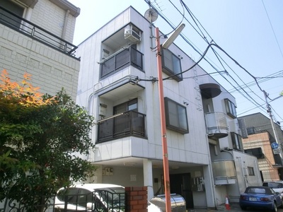 Building appearance. Building behind side.