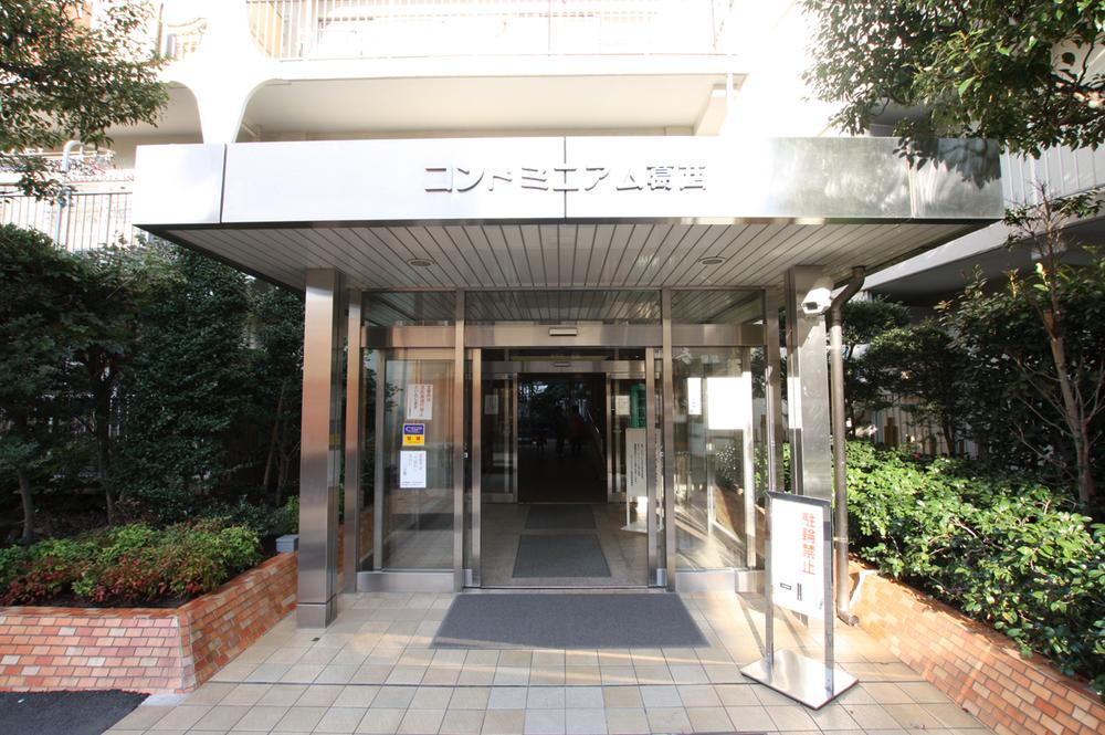 Parking lot. There park on site