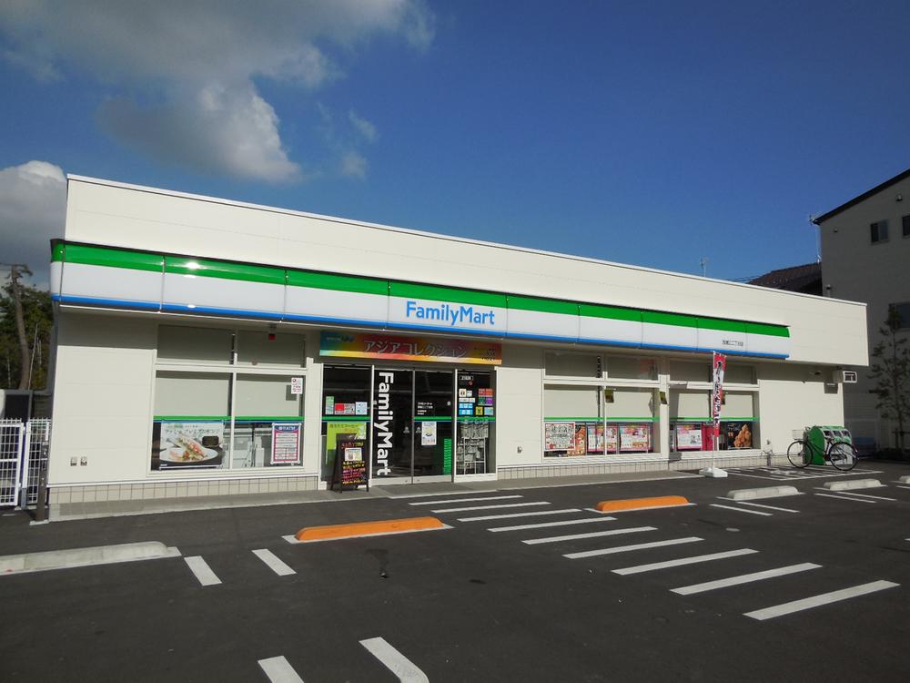 Convenience store. 234m to FamilyMart Harue Third Street shop