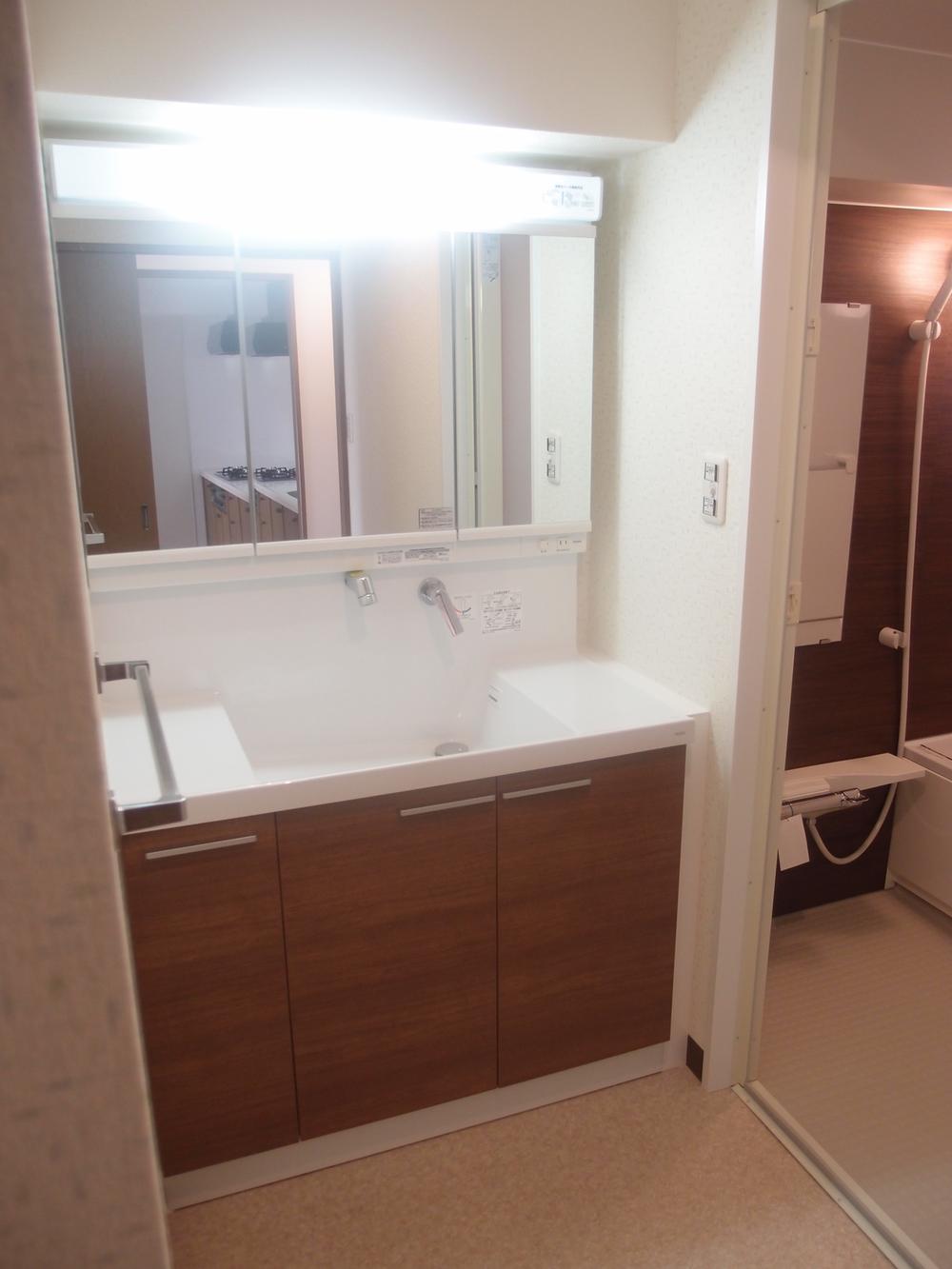 Wash basin, toilet. Bathroom vanity It was replaced!