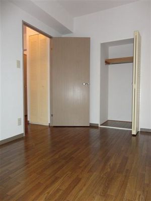 Living and room. It is a photograph of the same property by room. (Reference photograph)