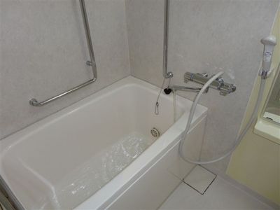 Bath. It is a photograph of the same property by room. (Reference photograph)