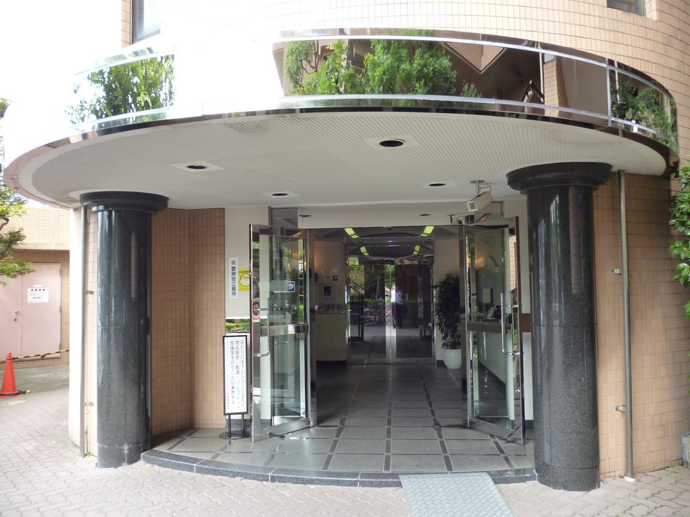 Entrance. Common areas