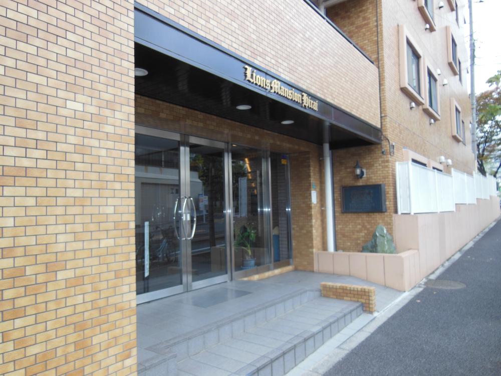 Entrance. Common areas