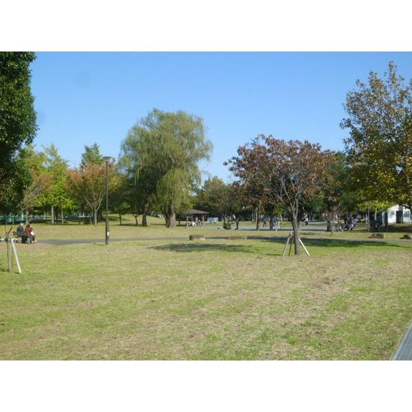 park. 731m until Yagochi Tennis Court