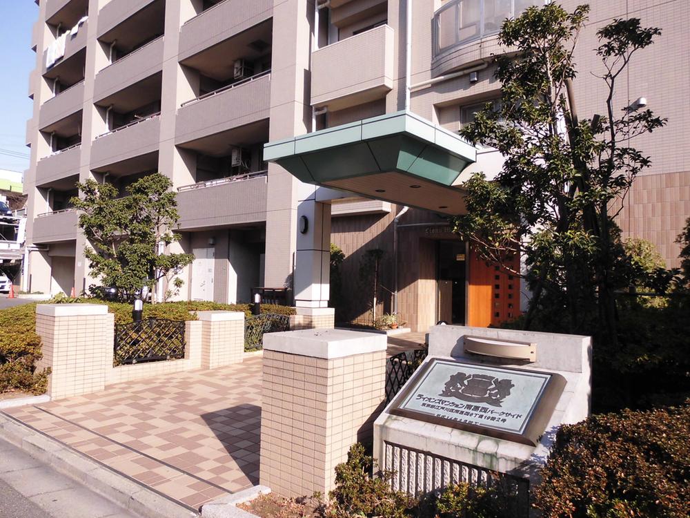 Entrance. Common areas