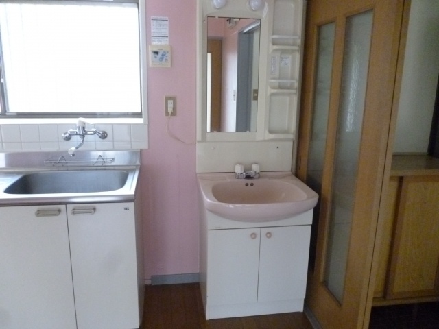 Washroom. Wash basin