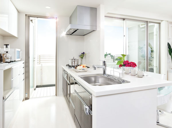 Kitchen.  [kitchen] The kitchen is living ・ To have a dining and a sense of unity, You can cook while enjoying the conversation, Bright and airy open counter style. Also installed cupboard hanging on the back, Storage capacity is also abundant.