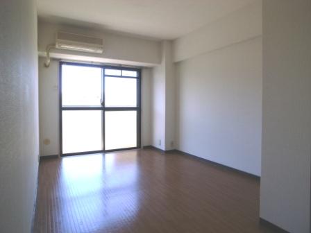 Living and room. Bright Western-style in MinamiMuko